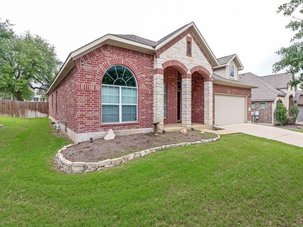 903 Madrone Dr