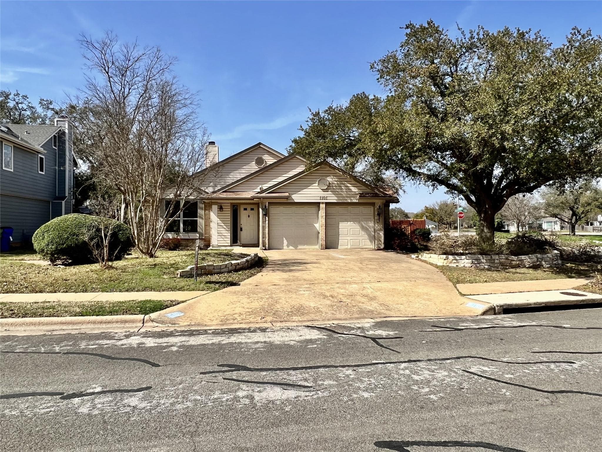 1101 FOREST OAKS Path