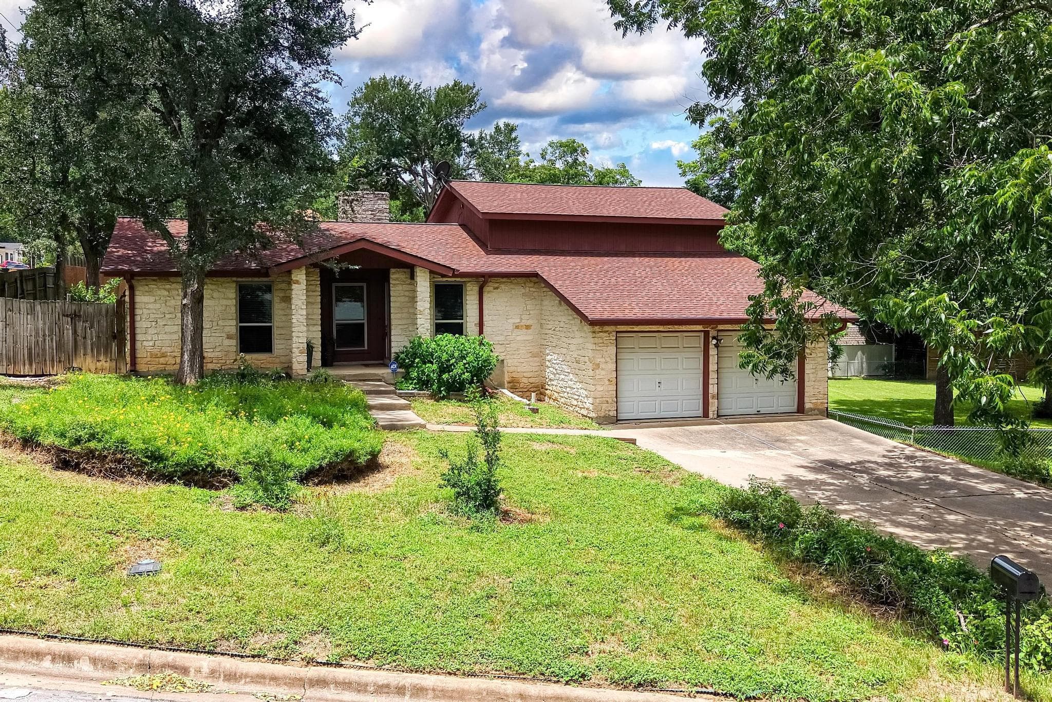 300 Pecan Ln