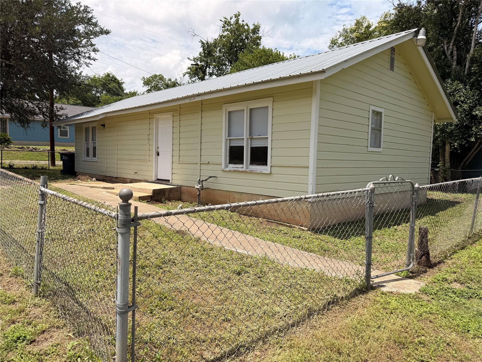 401 Jackman St