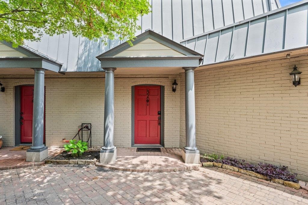 2500 Steck Ave #32