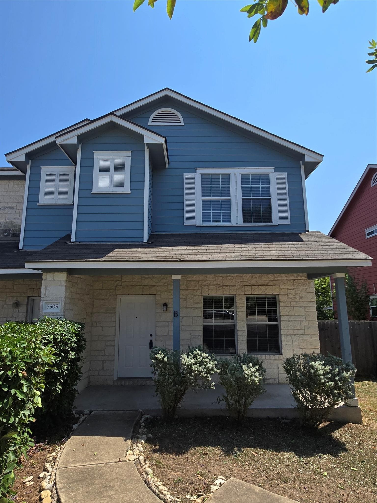 7509 Lazy Creek Dr