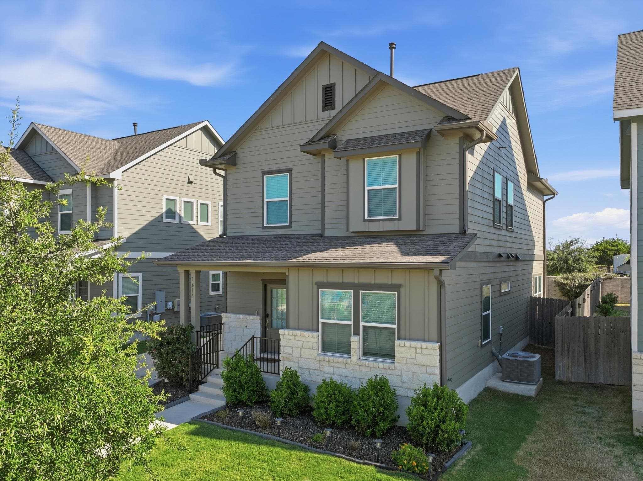 1613 Cobblecrest Ln