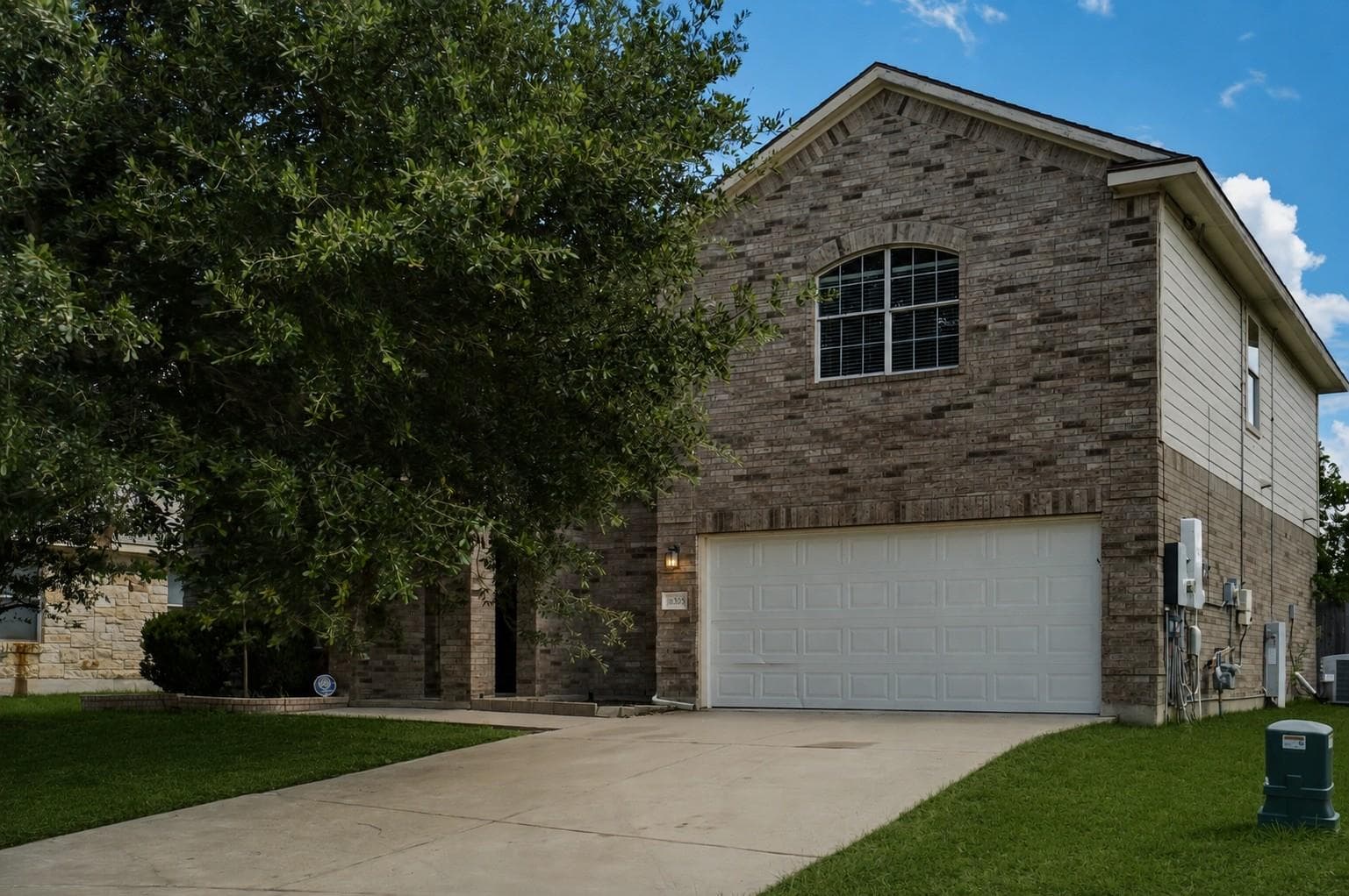 18305 Lake Edge Ct