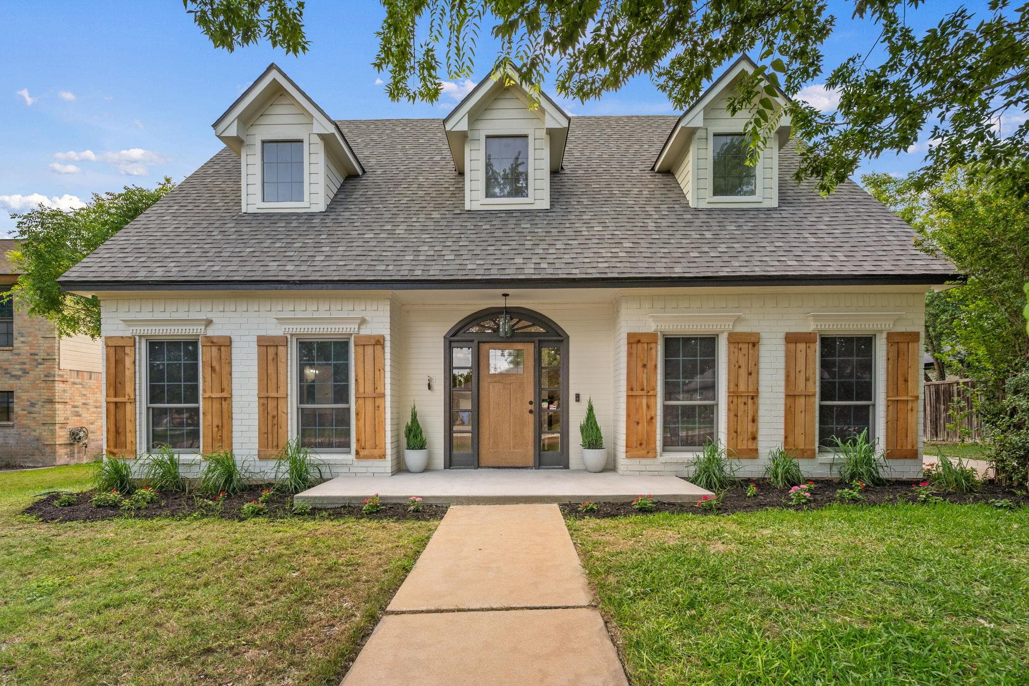 1102 Twin Creek Dr