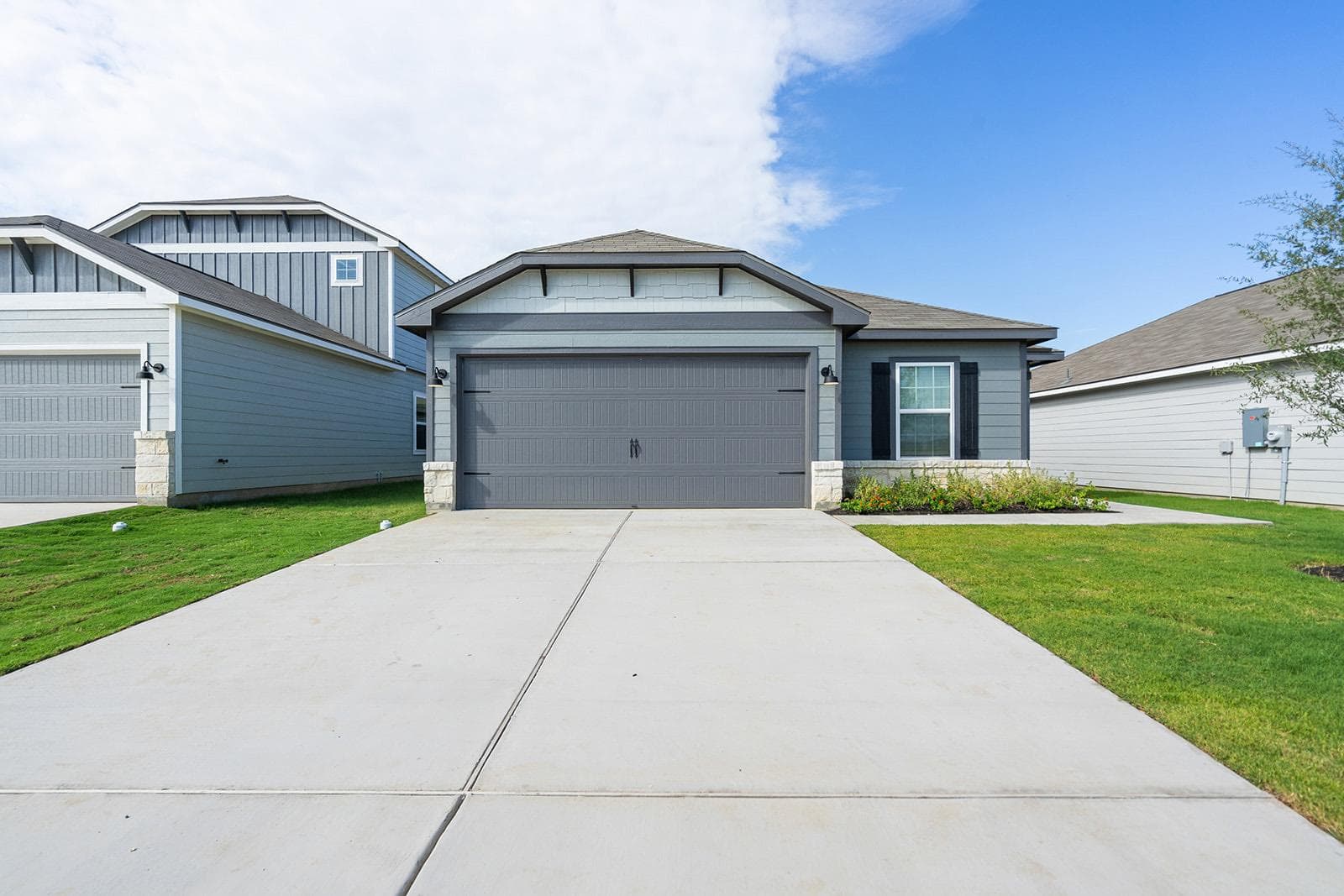 301 W Luna Blue Ln