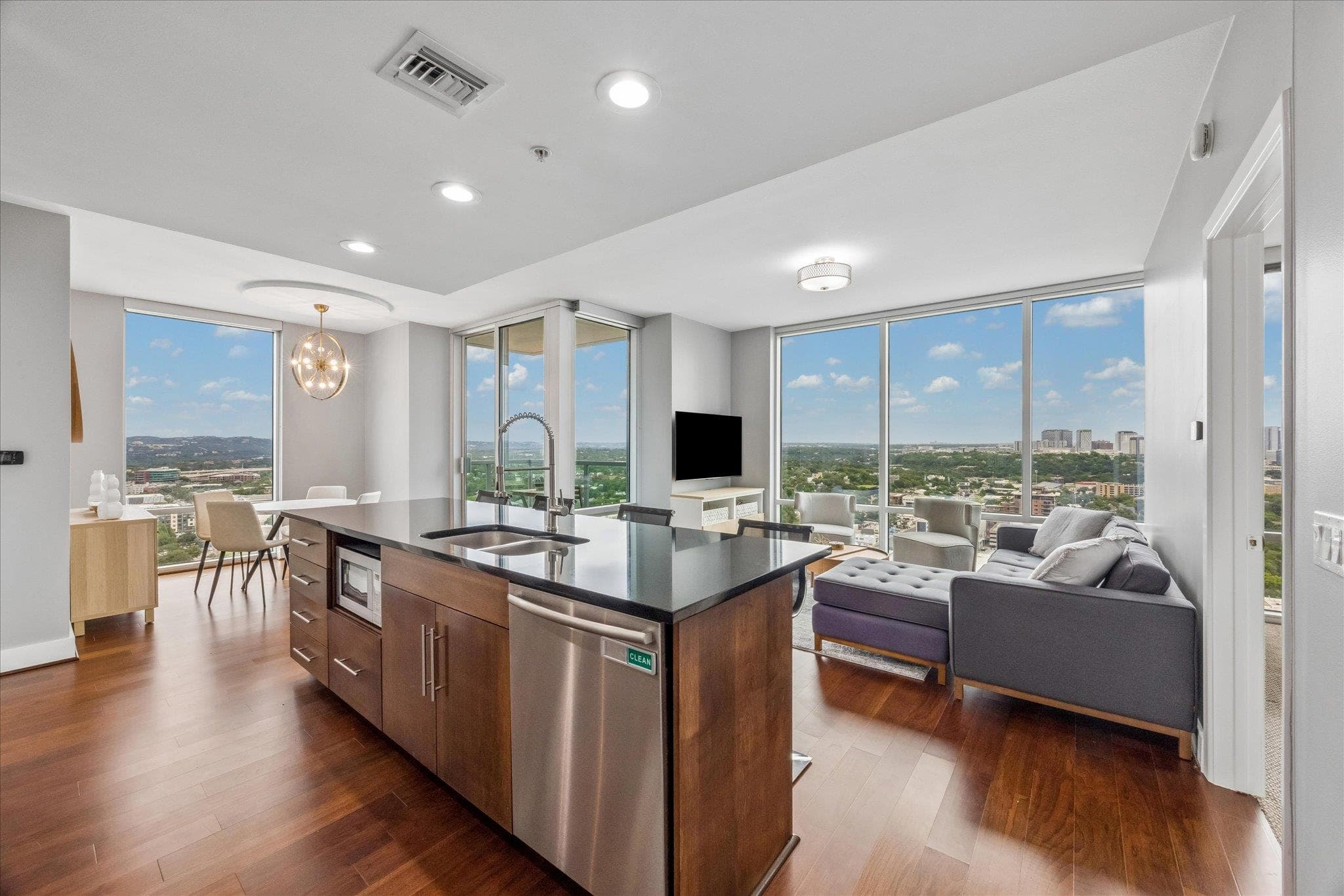300 Bowie St #2805