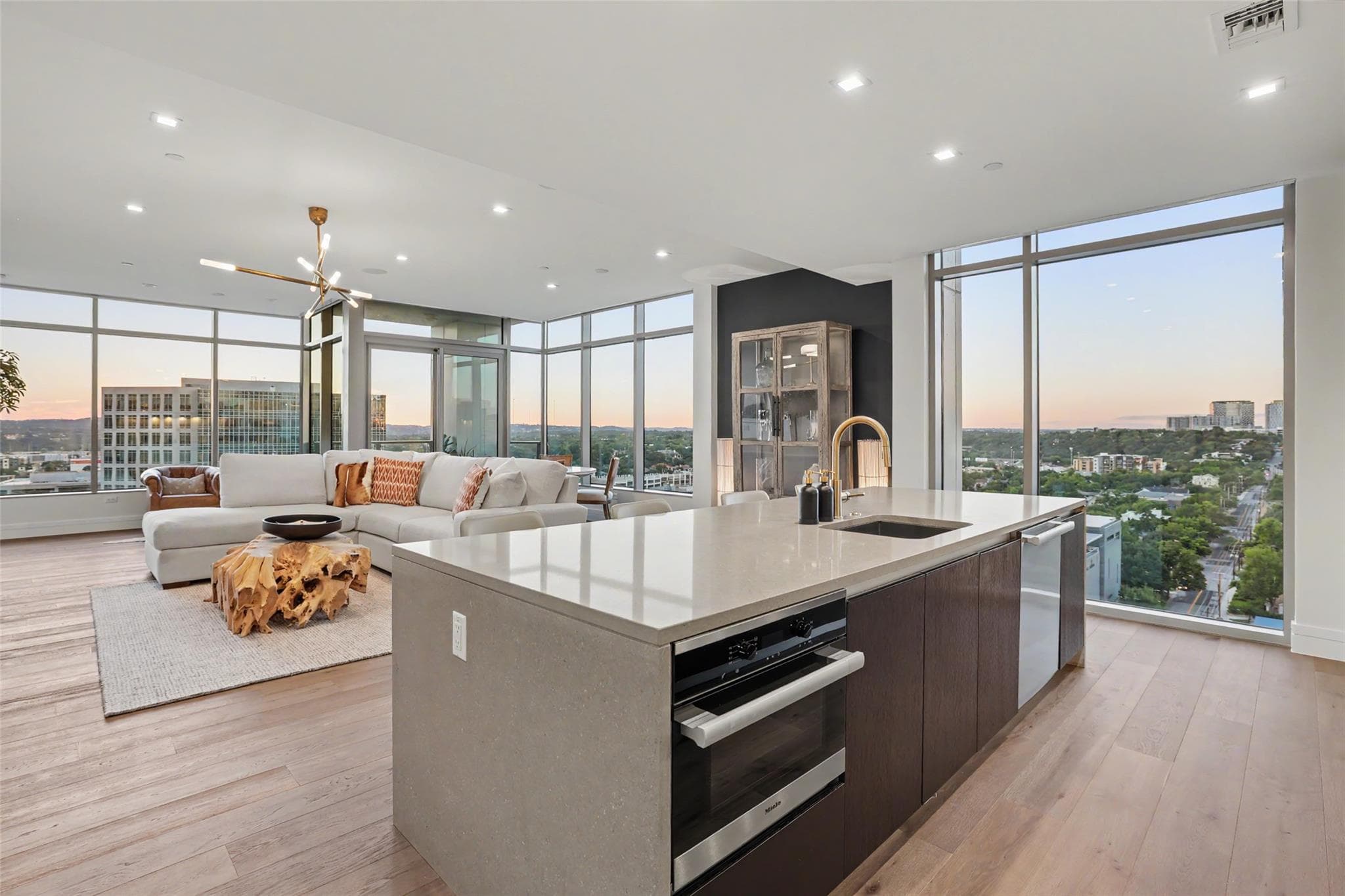 501 West Ave #1604