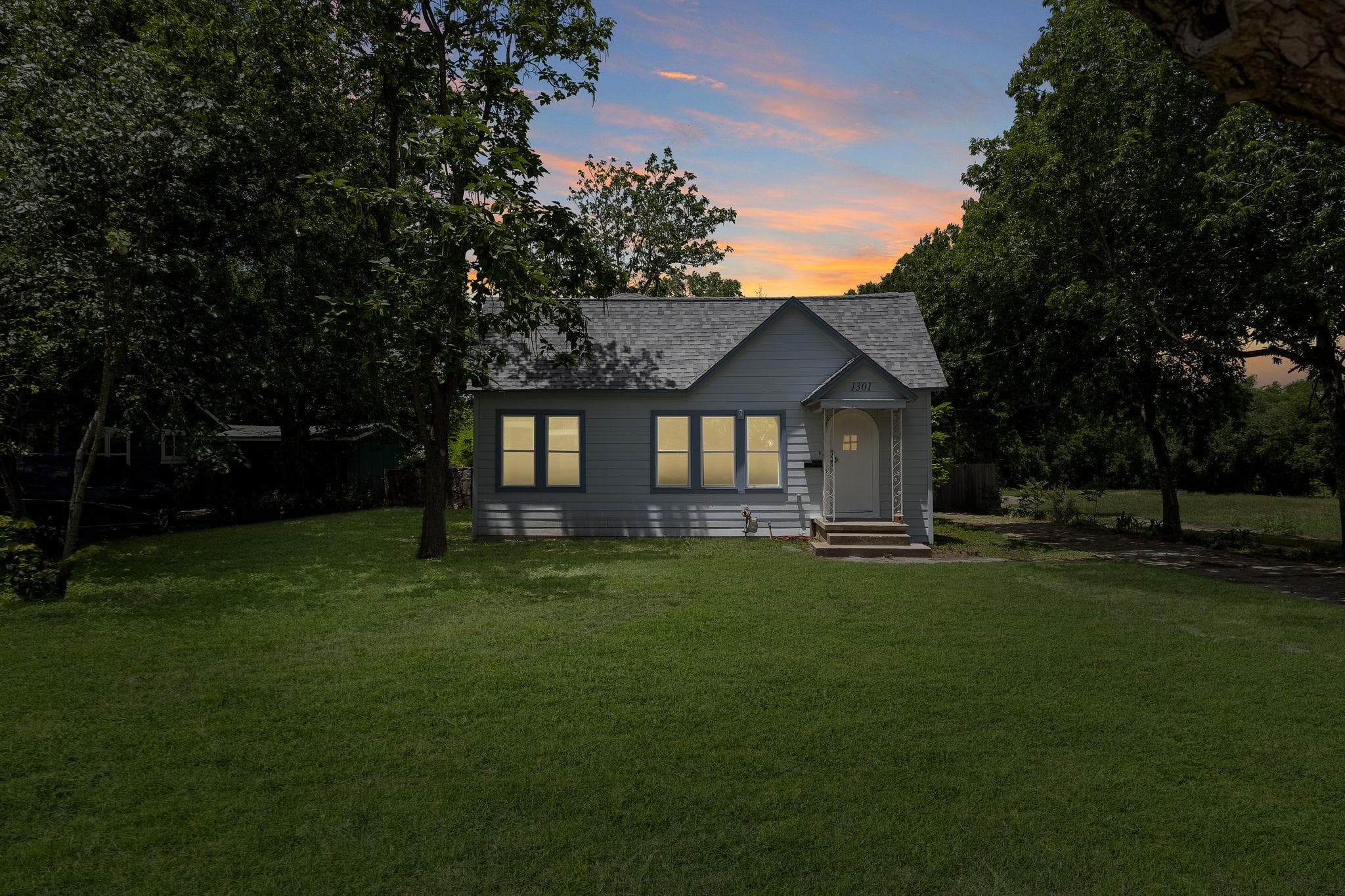 1301 Sloan St