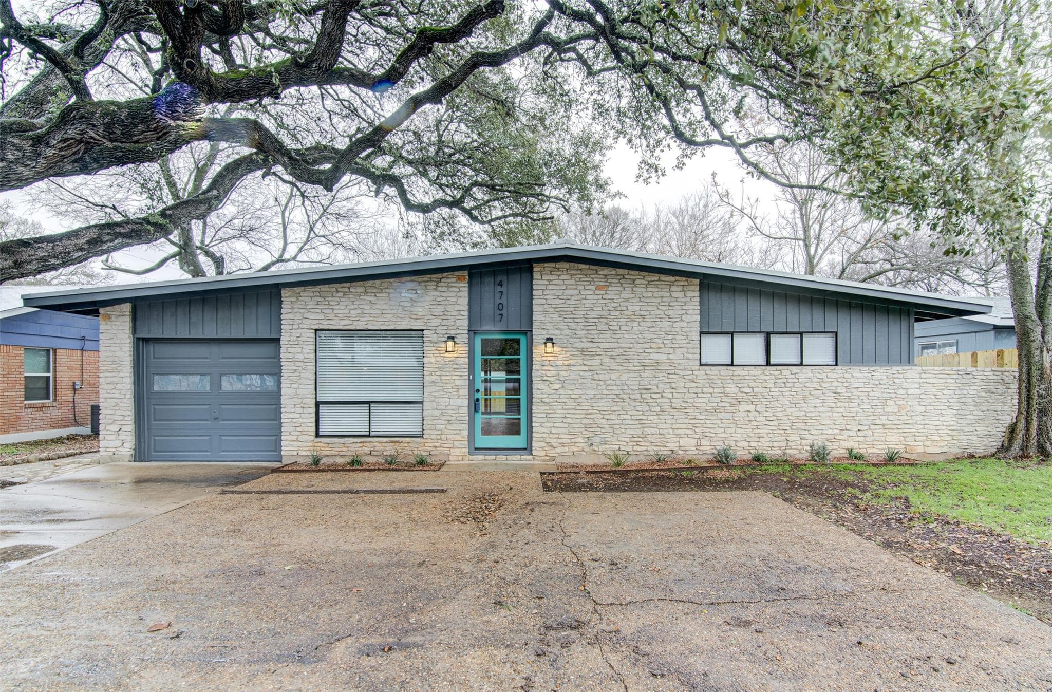 4707 Menchaca Rd