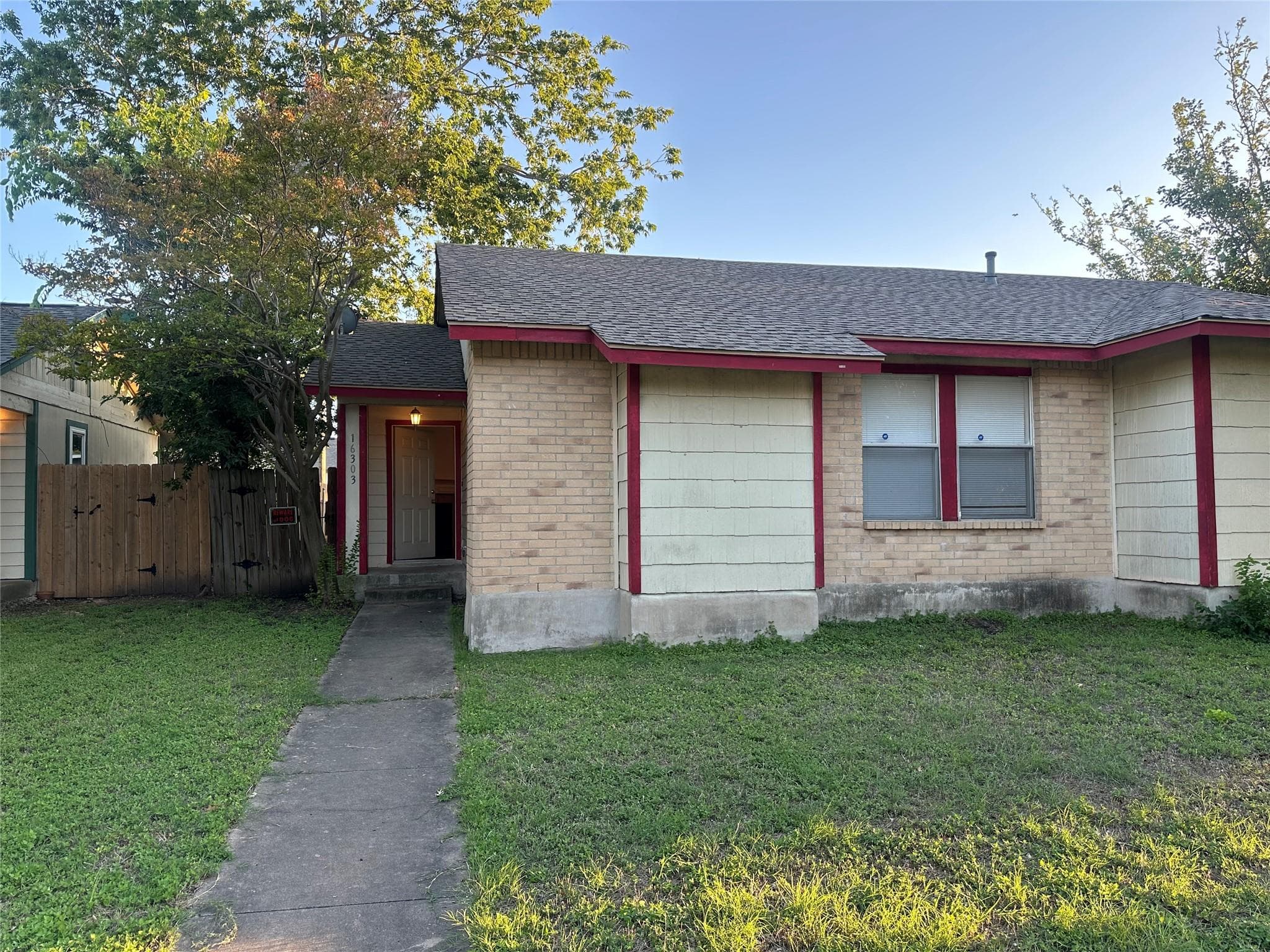 16303 Edgemere Dr