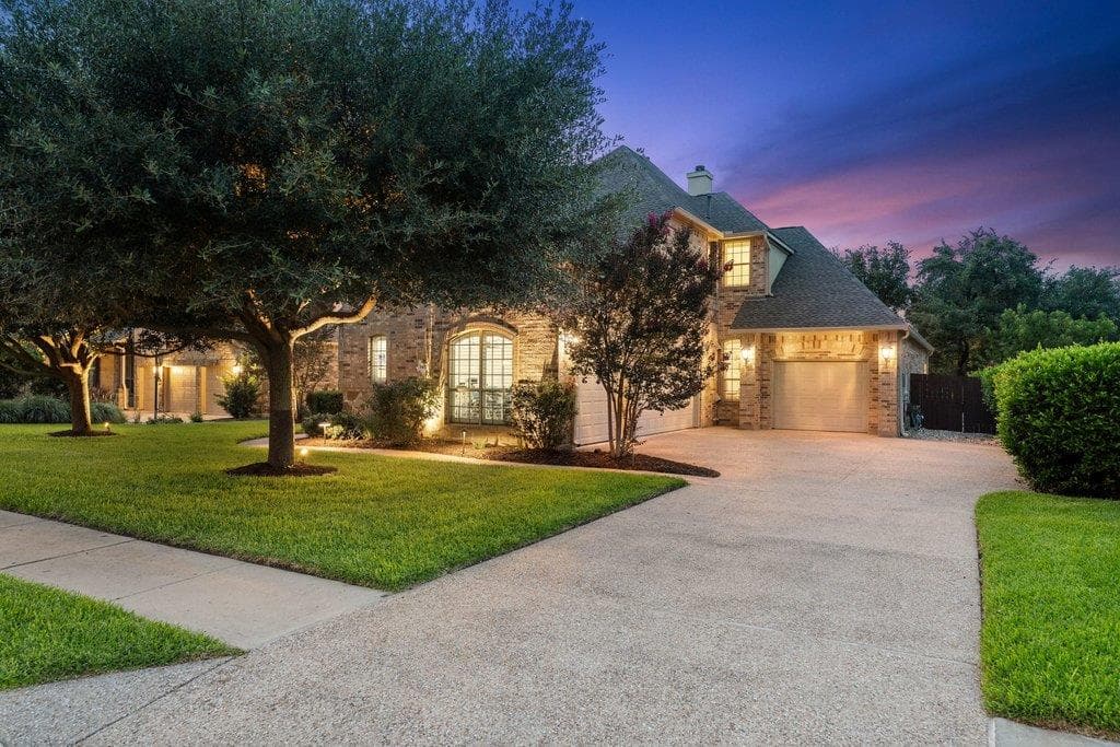 3807 Avery Woods Ln