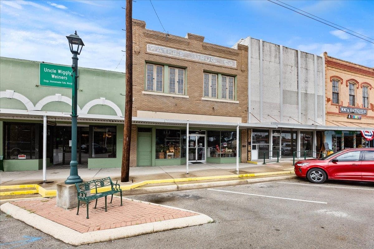 523 E Davis St E #523