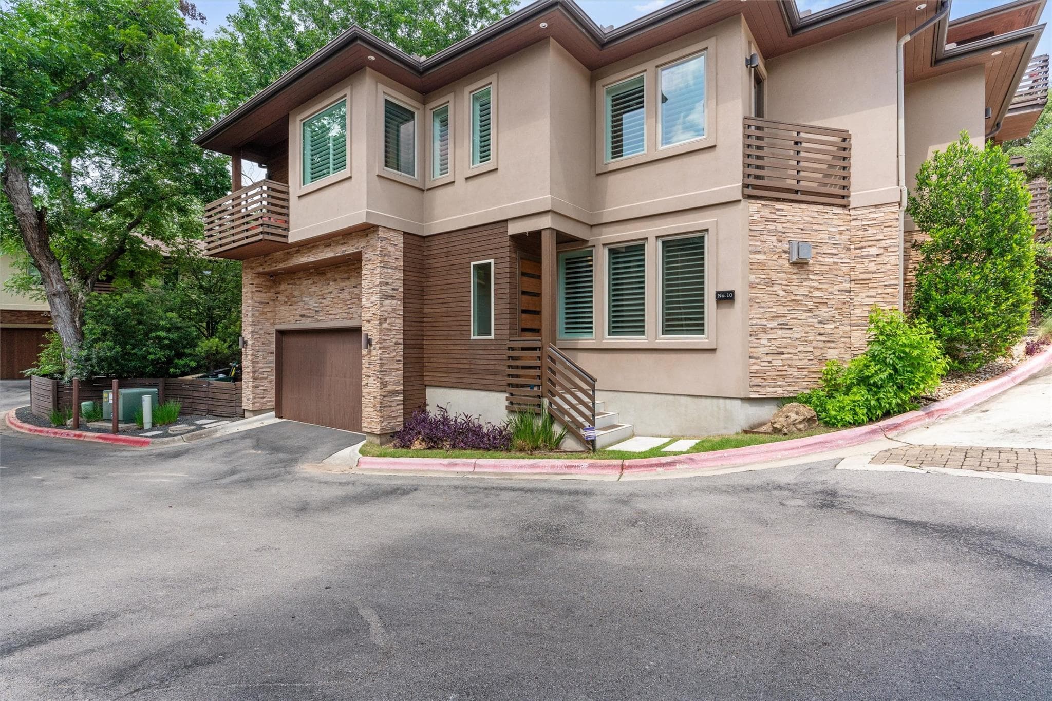 1227 Newning Ave #10