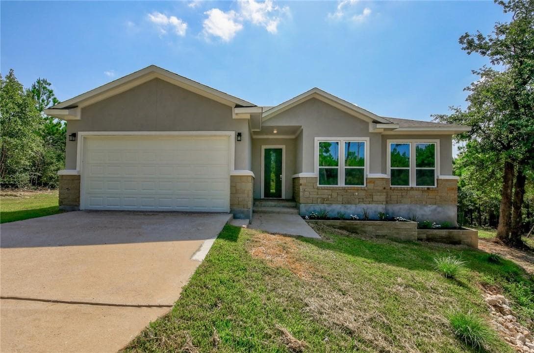 137 Lakeside Dr