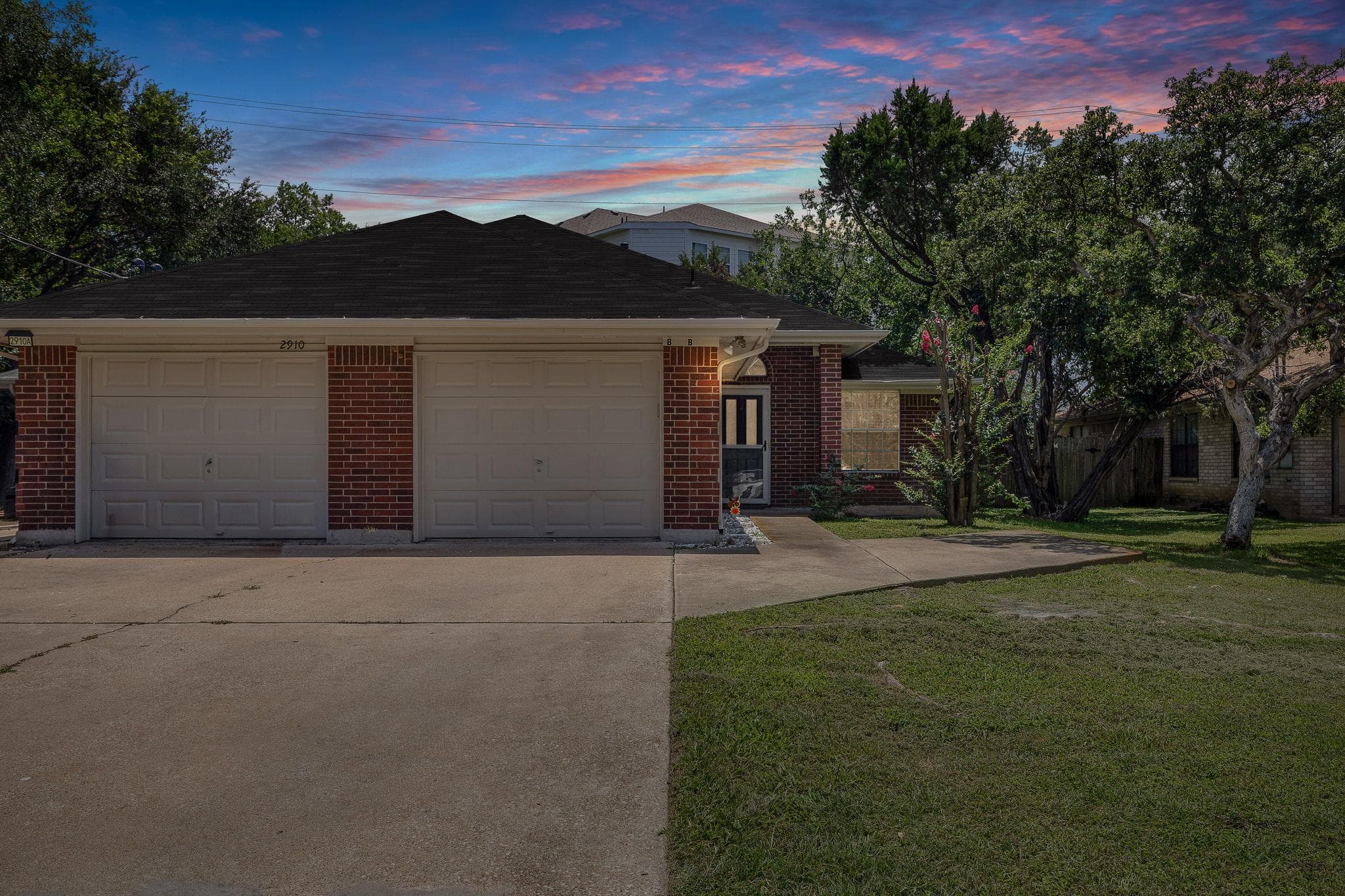 2910 Whisper Oaks Ln