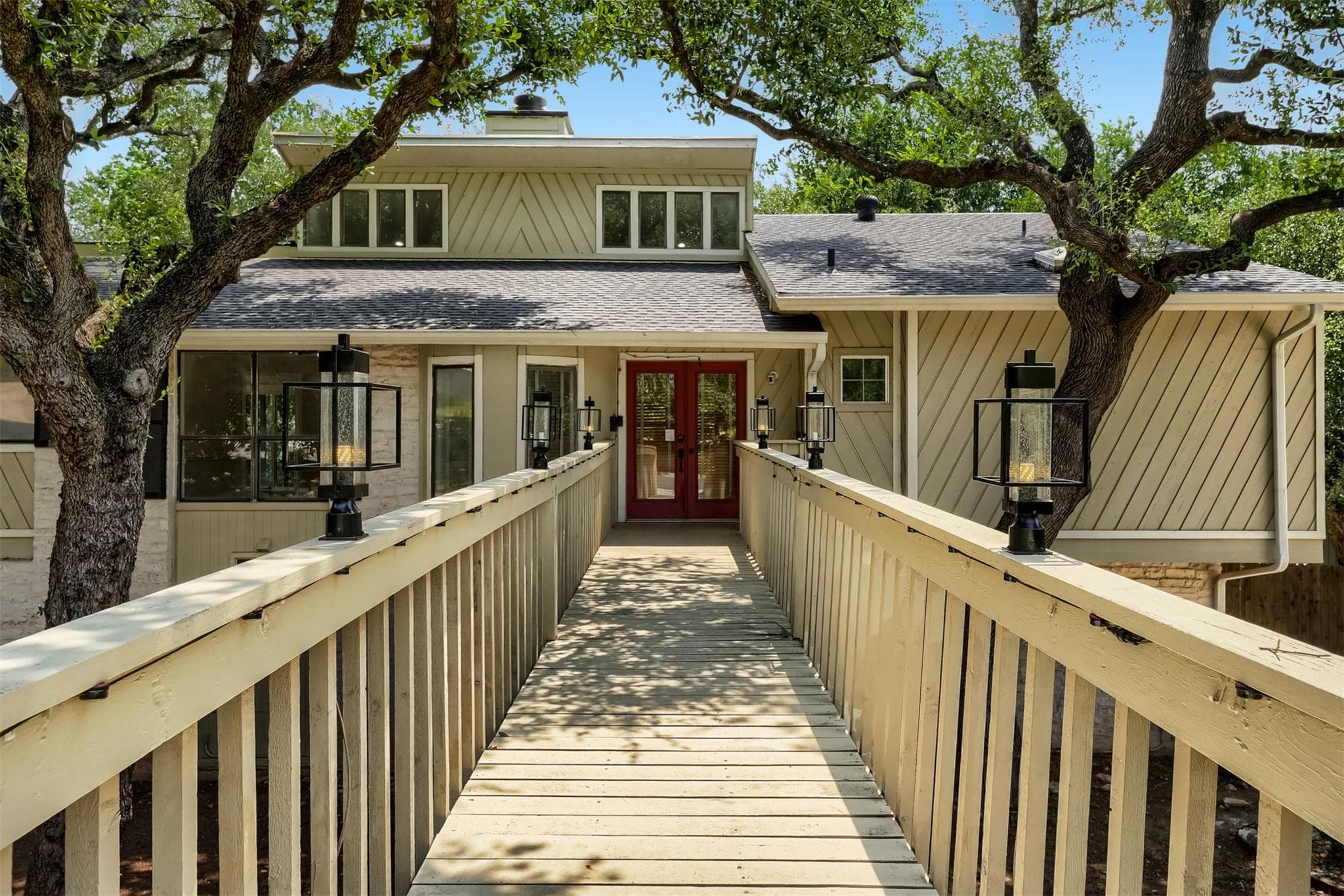9302 Rolling Oaks Trl
