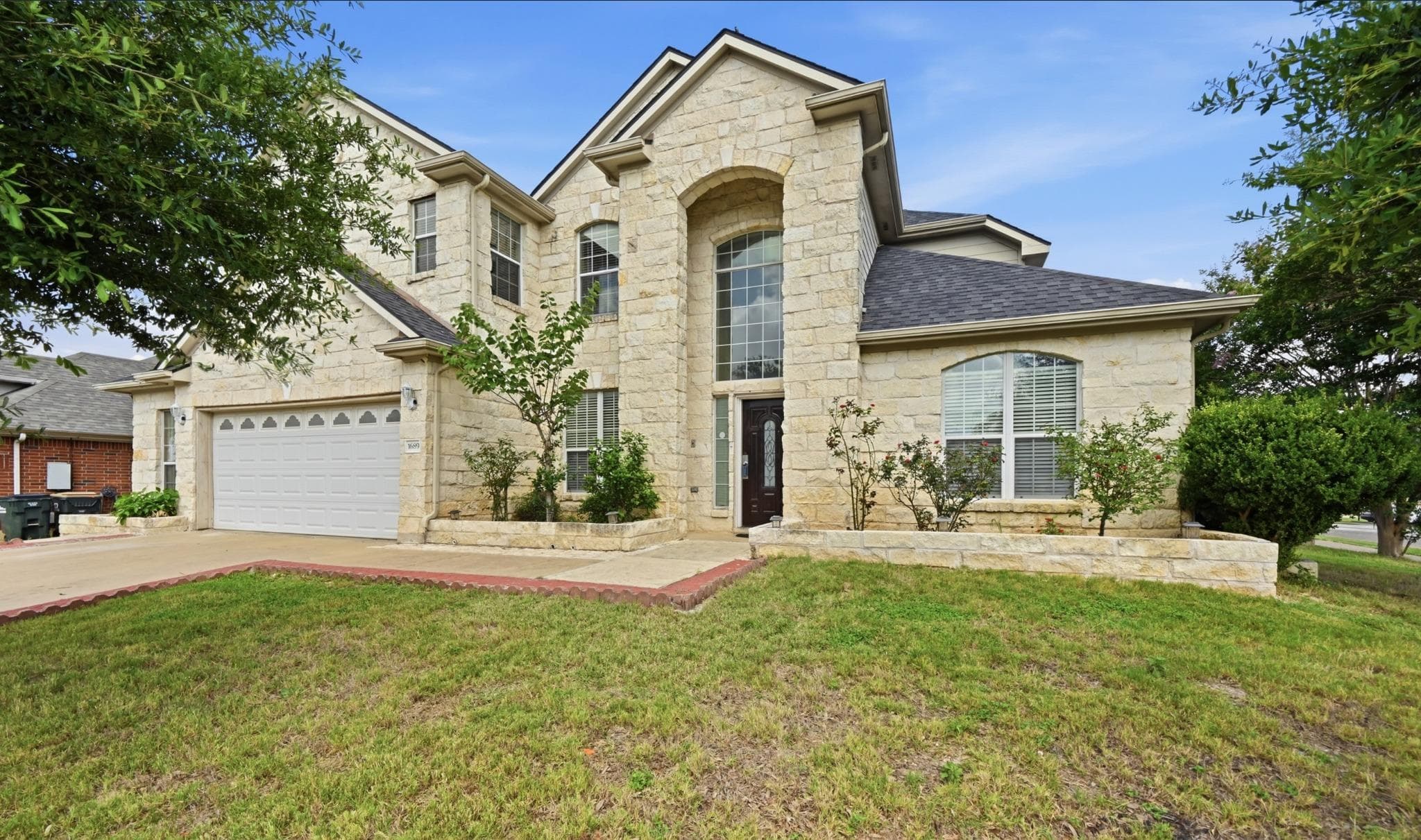 1689 Amberwood Loop