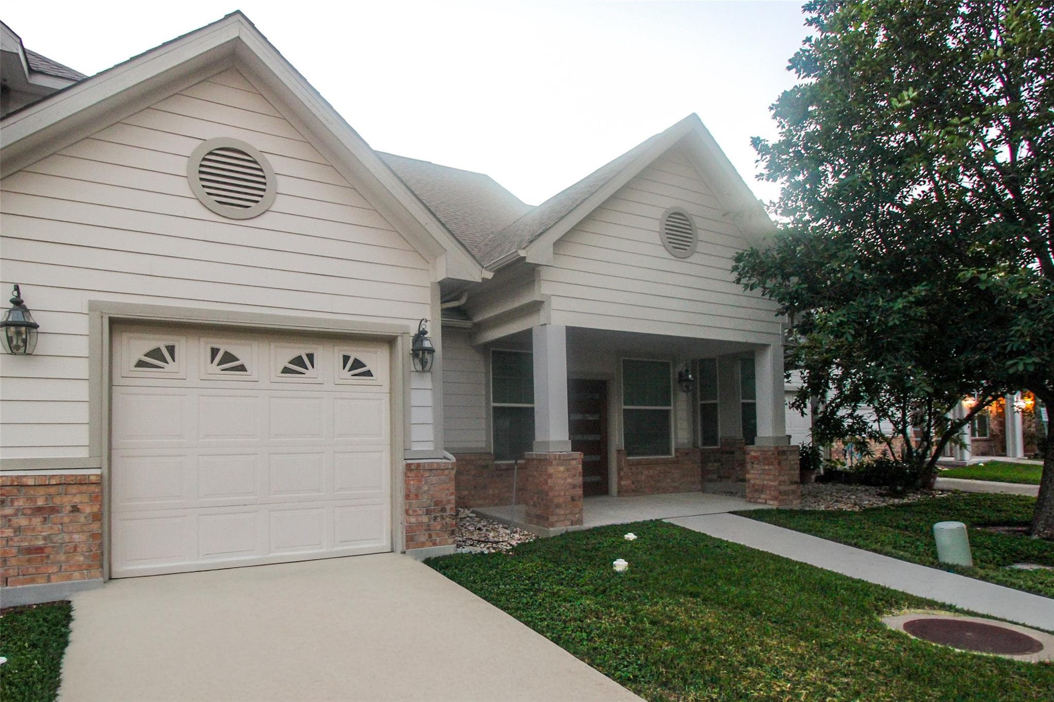 12208 Abbey Glen Ln