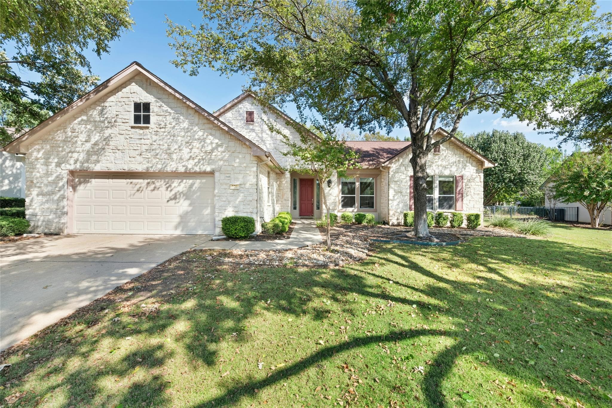 106 Waterlily Ln