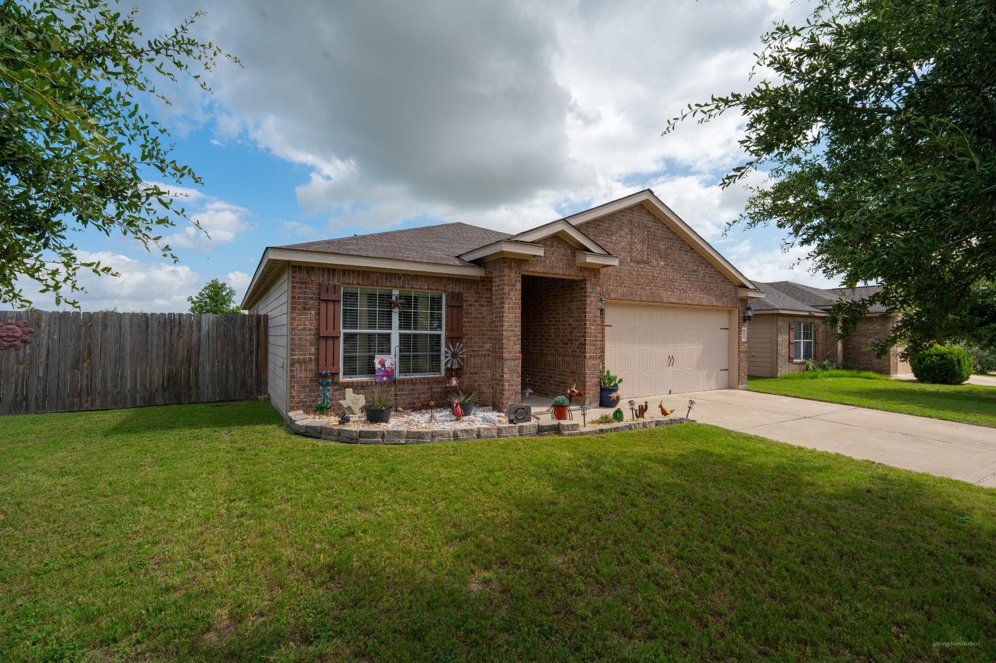 101 Hawkins Ln