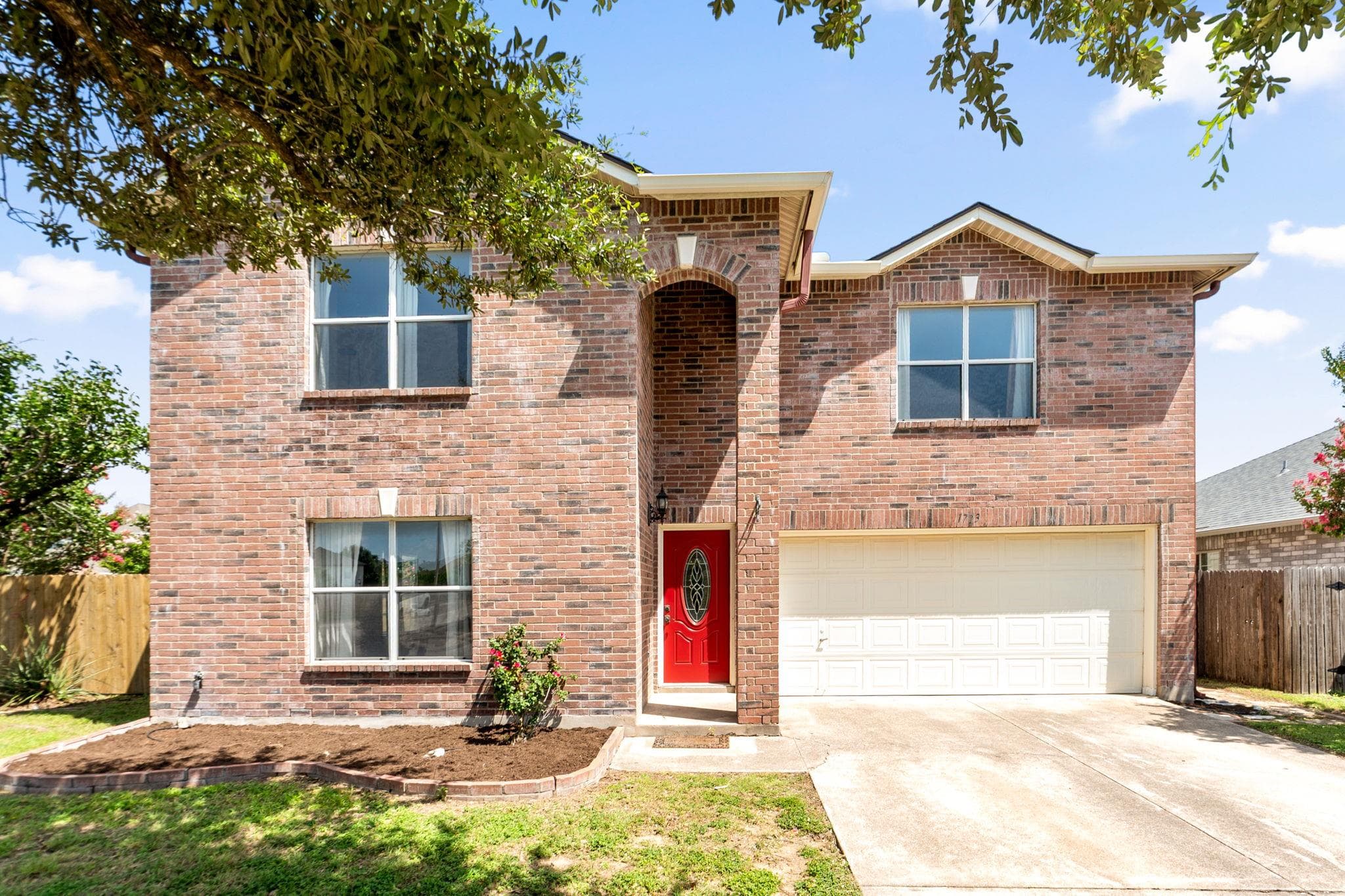 1713 Candlelight Dr