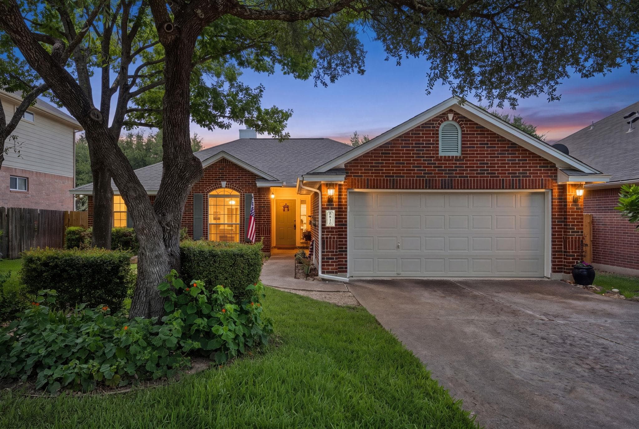 810 Hilltop Dr