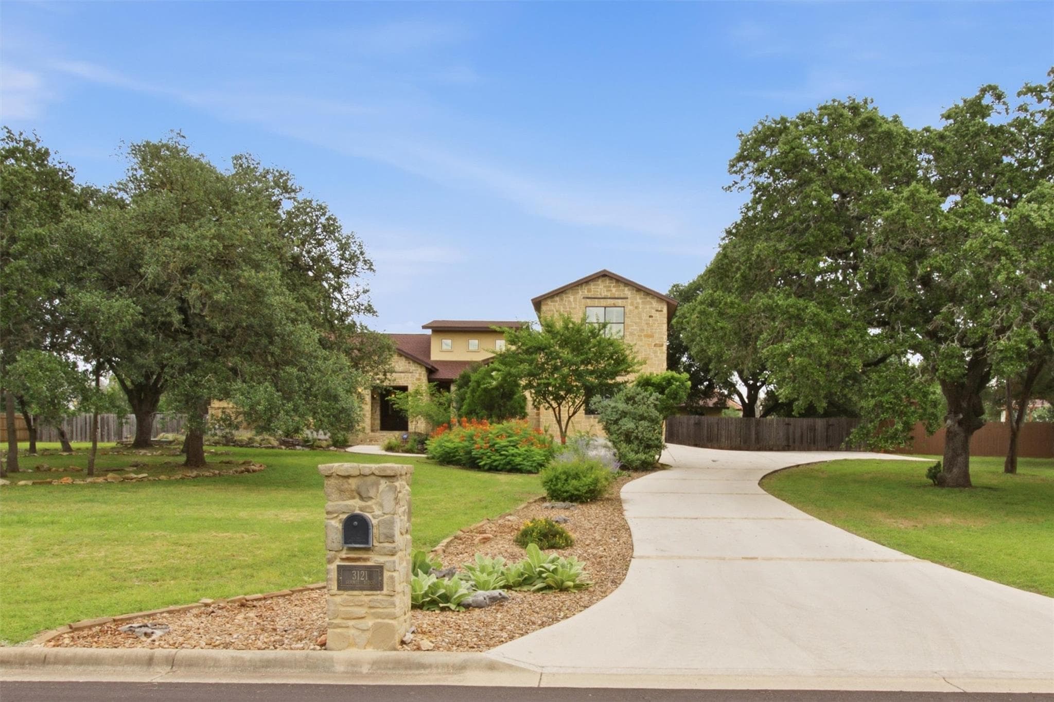 3121 Summit Ridge Dr