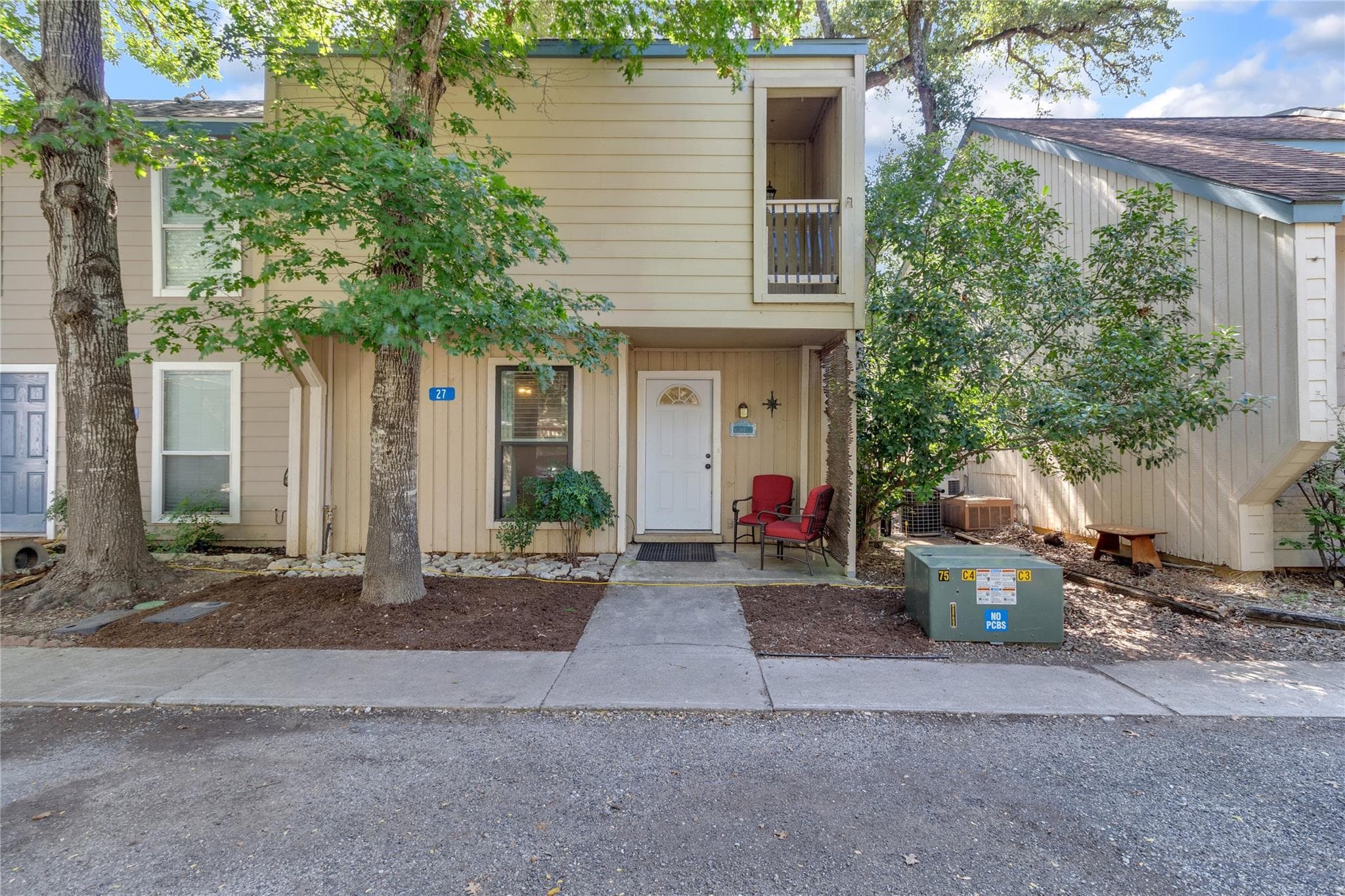 27 Marina Cir