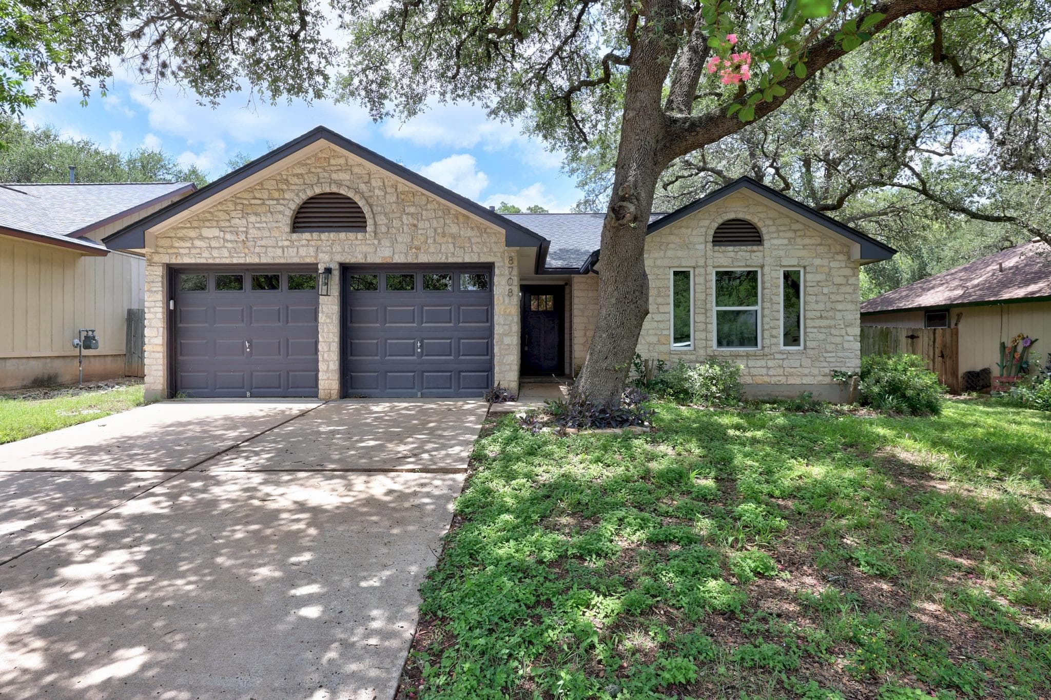 8708 Huebinger Pass
