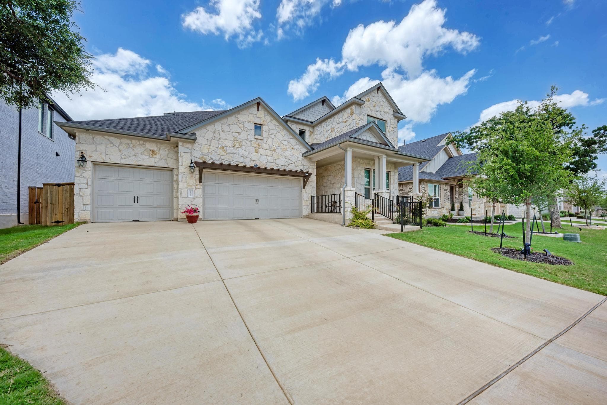 1105 White Daisy Ln