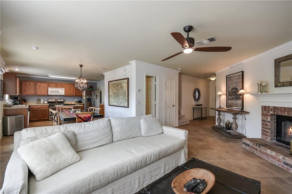 2206 JOHN TEE Dr