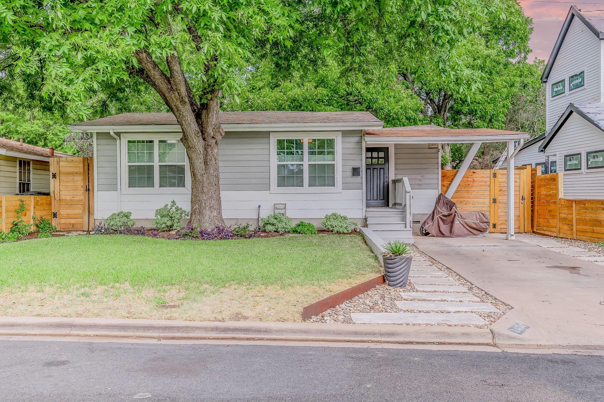 2404 Oak Crest Ave