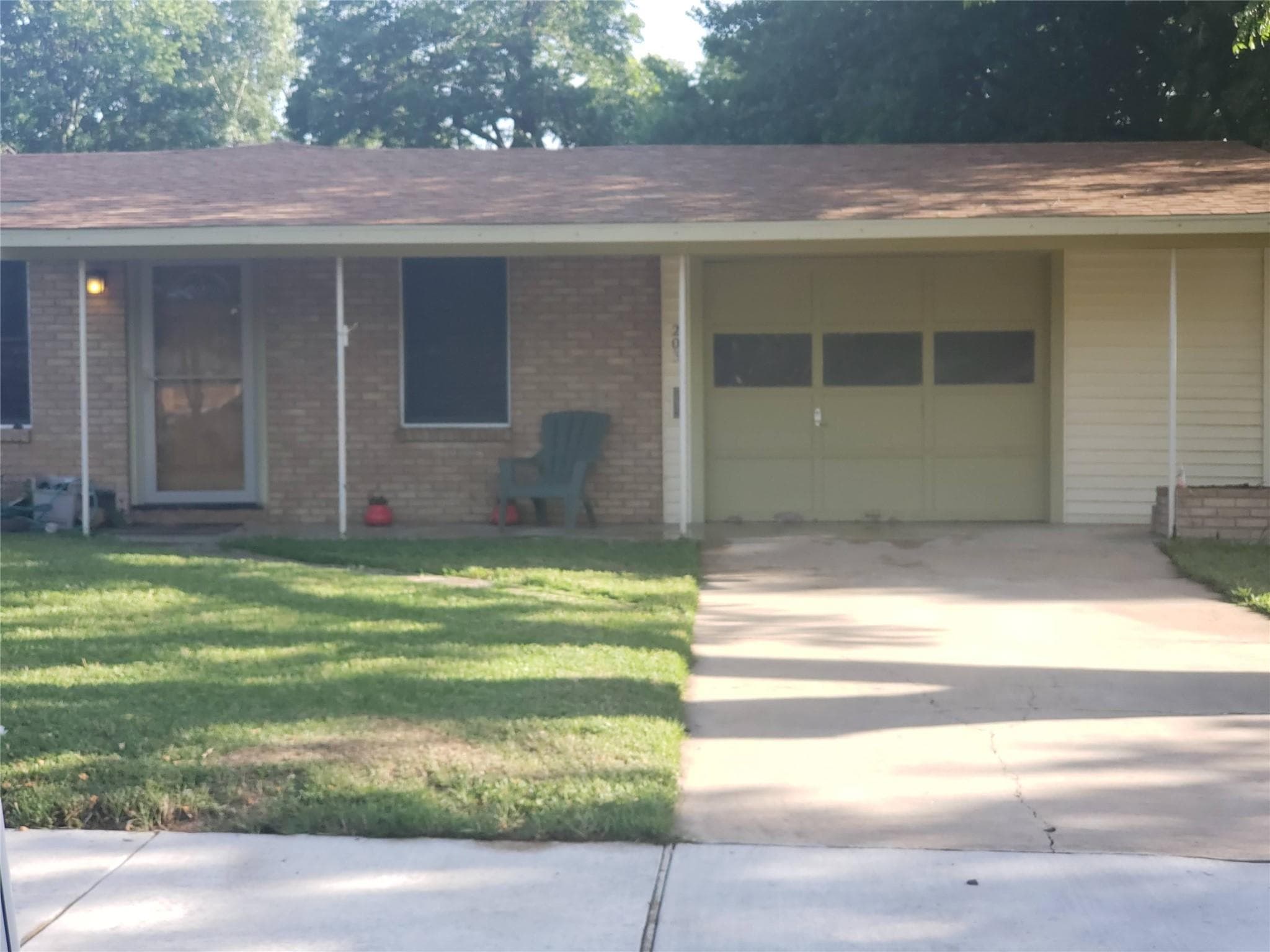 203 W Odell St W