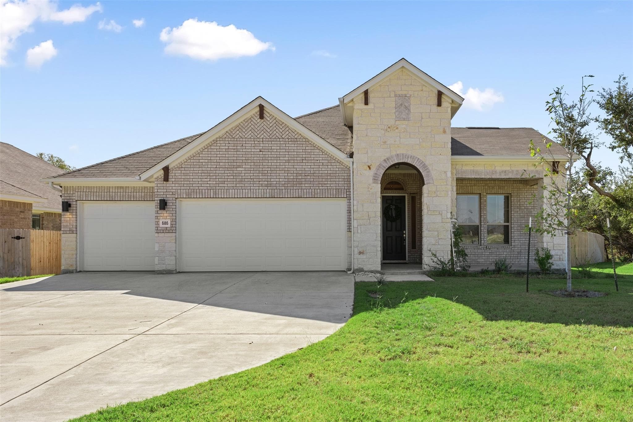 686 Treadwell Ln