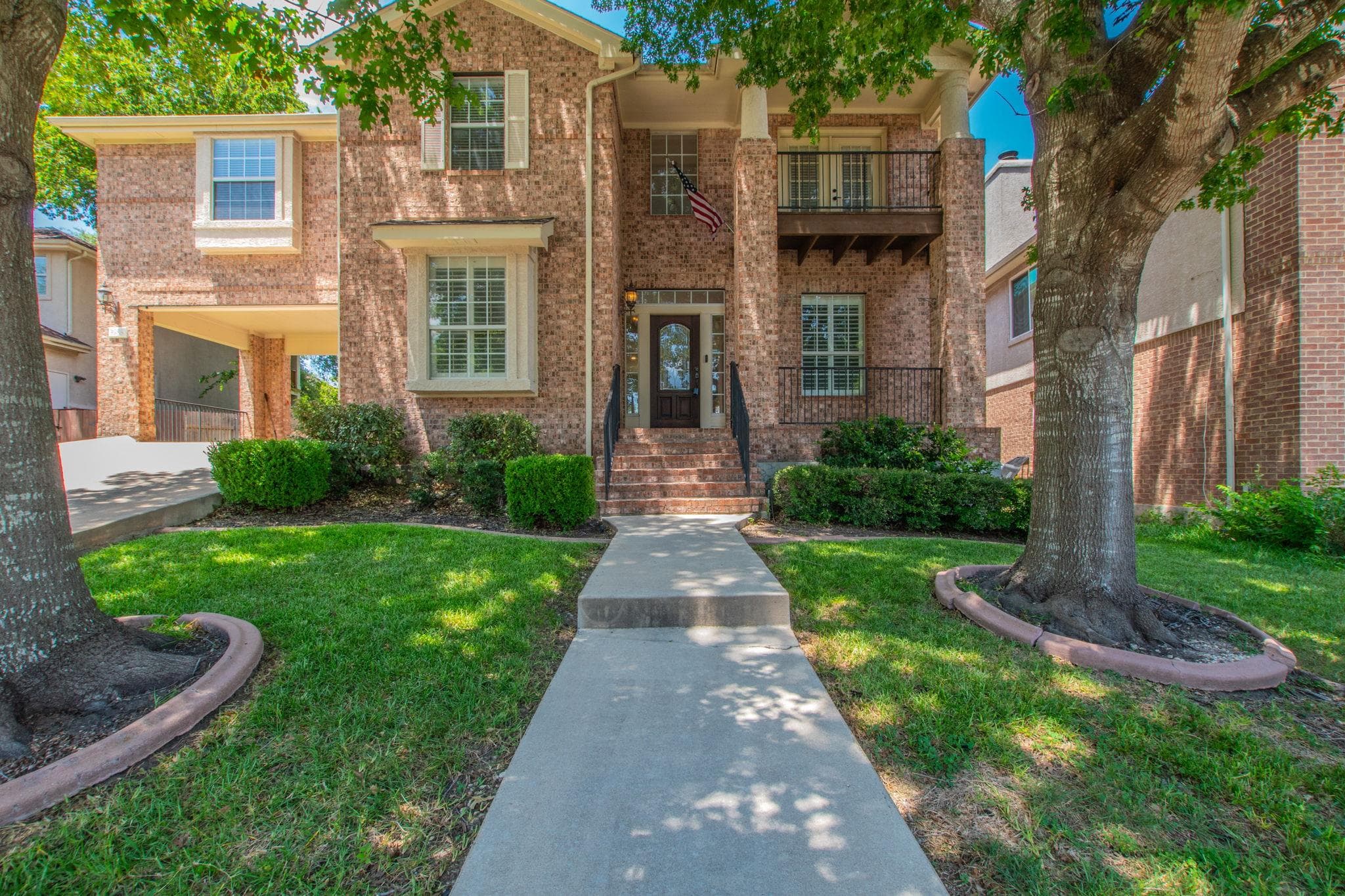 3988 Lord Byron Cir