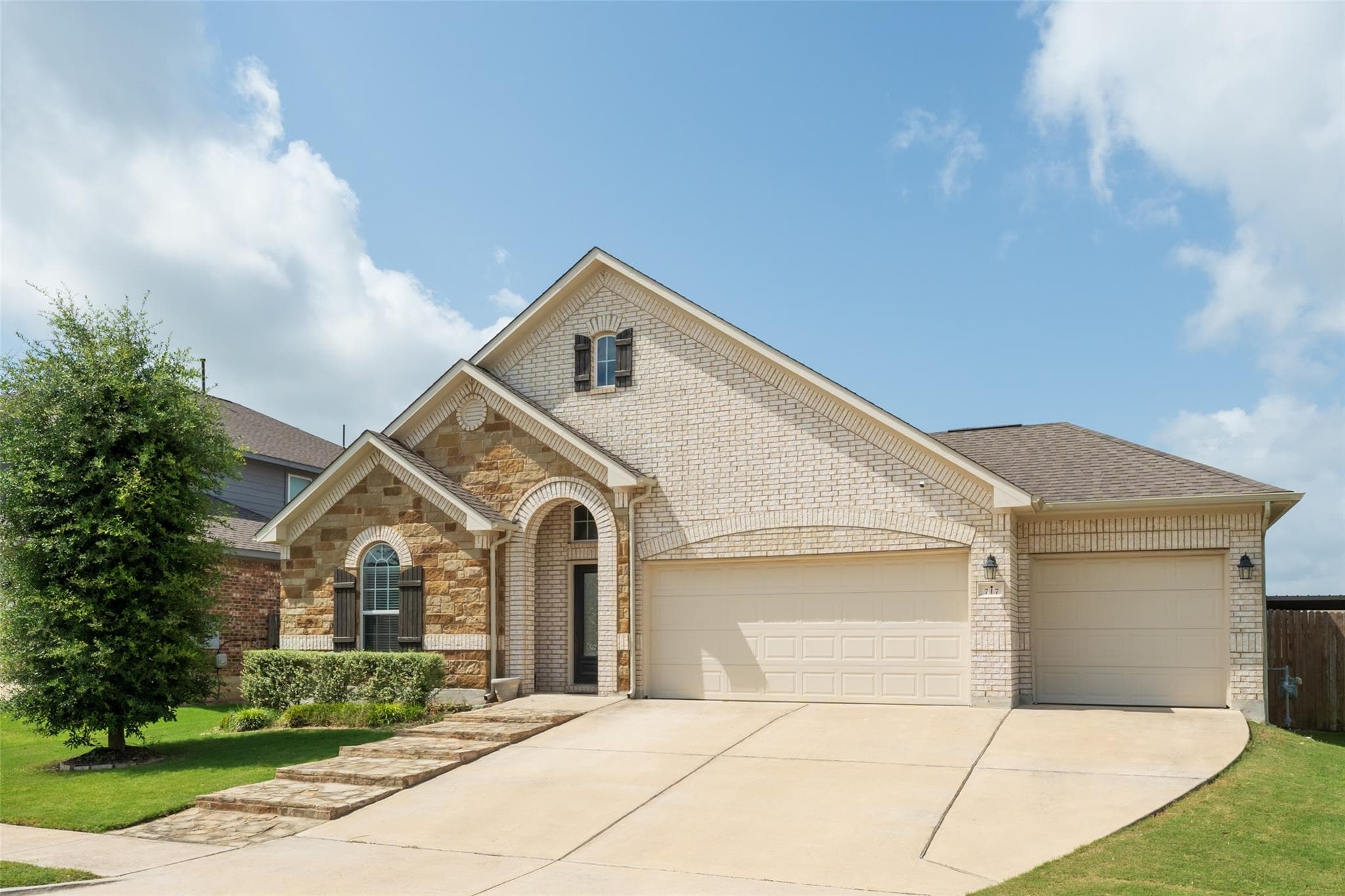 717 Old Settlers Dr