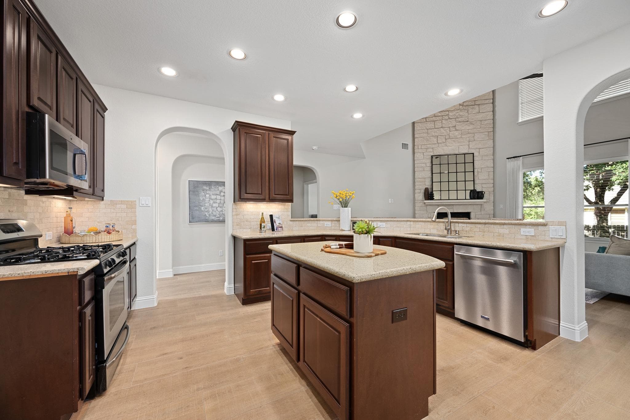 8620 Alophia Dr