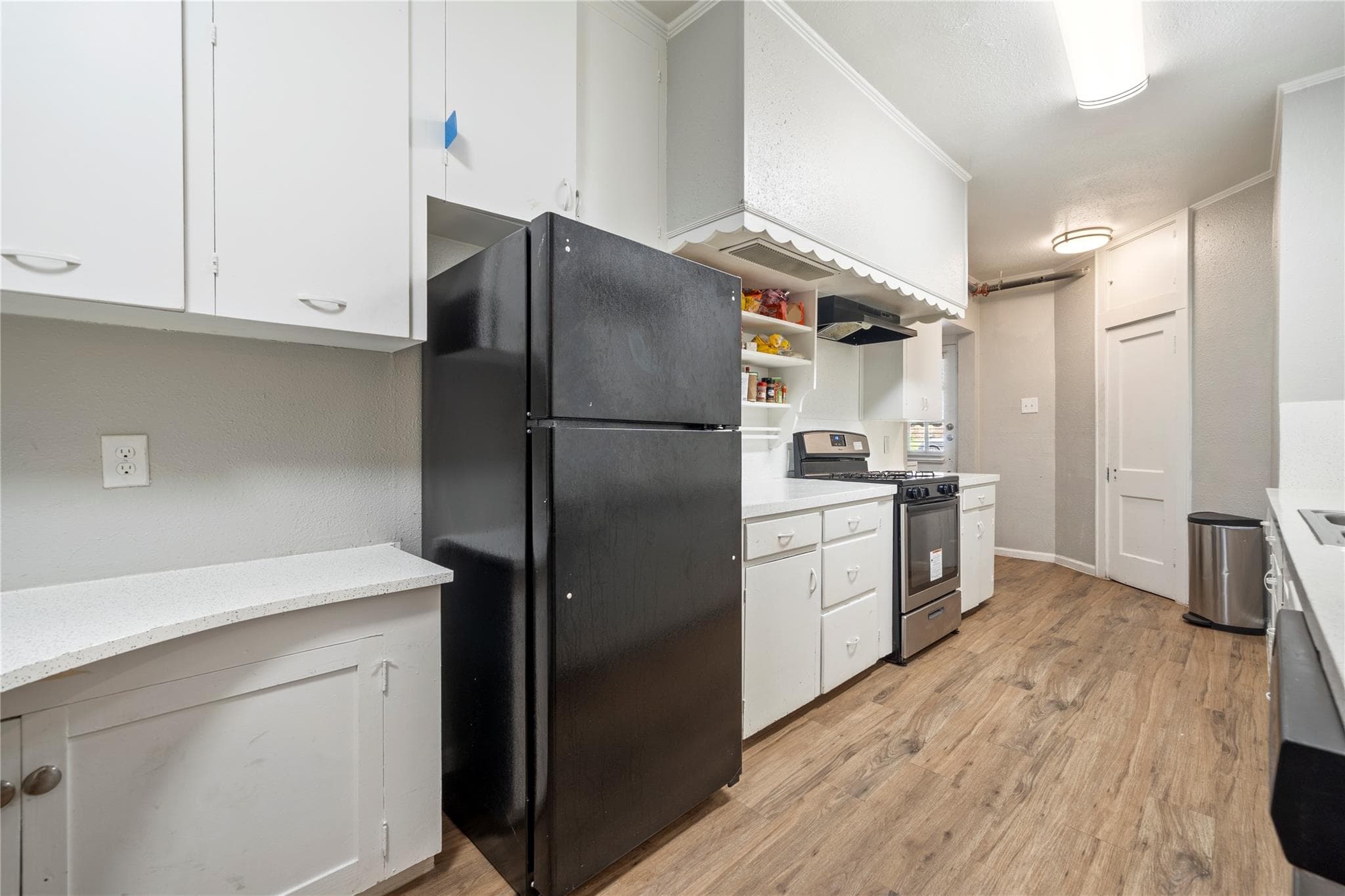 201 W 31st St #B