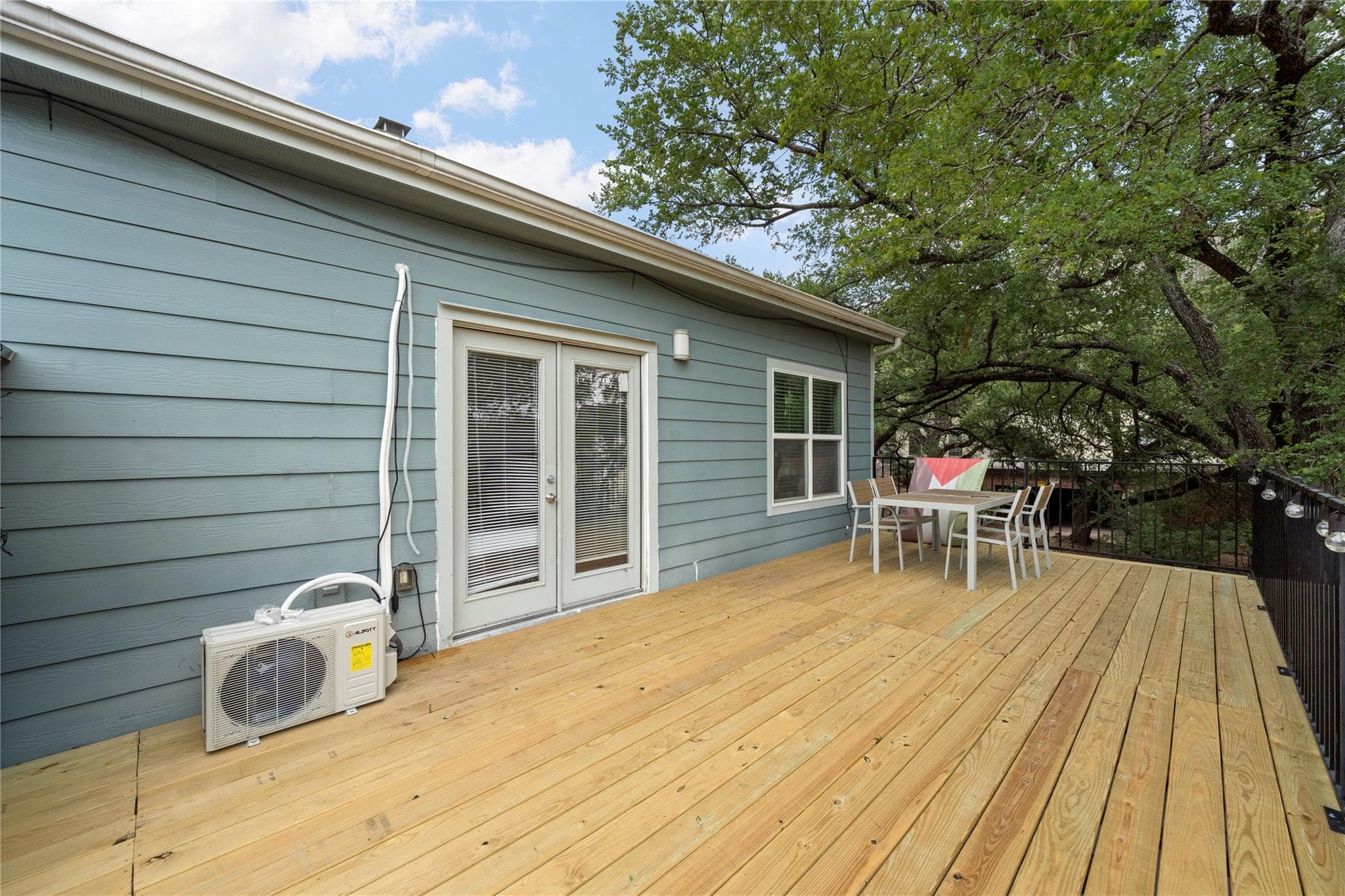 201 W 31st St #H