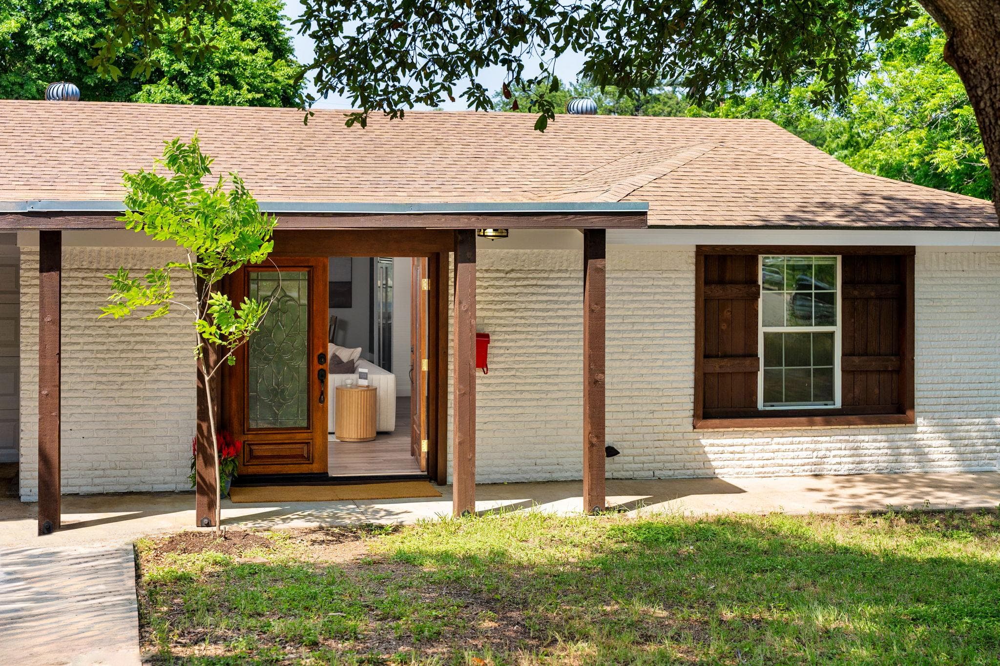 2403 Little John Ln