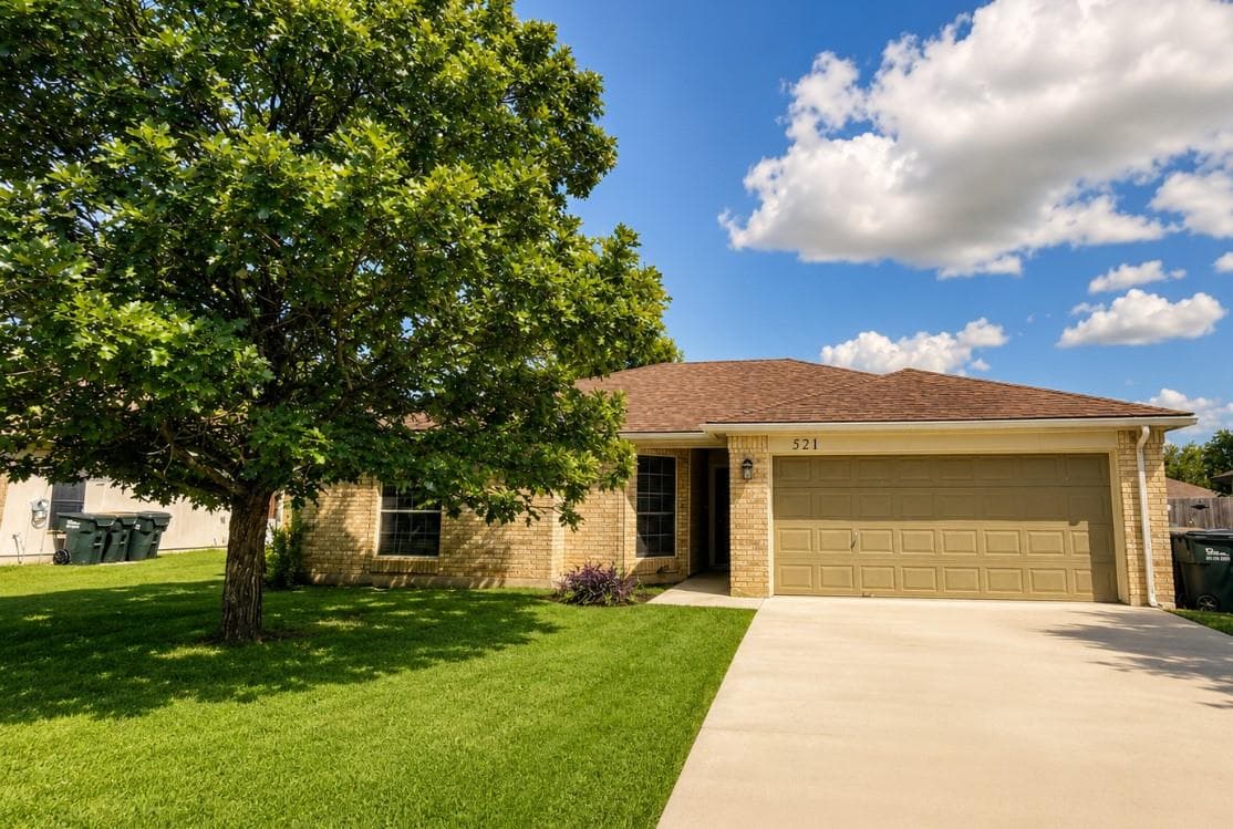 521 Britni Loop