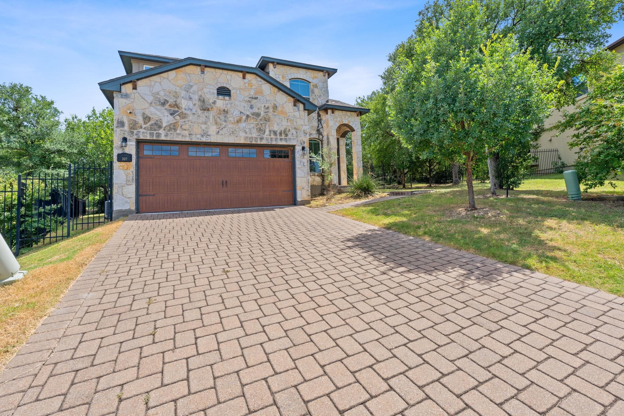 307 Parkside Dr