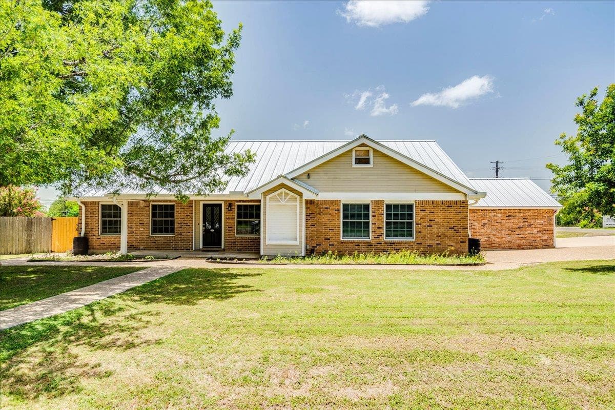 301 Verbena Dr