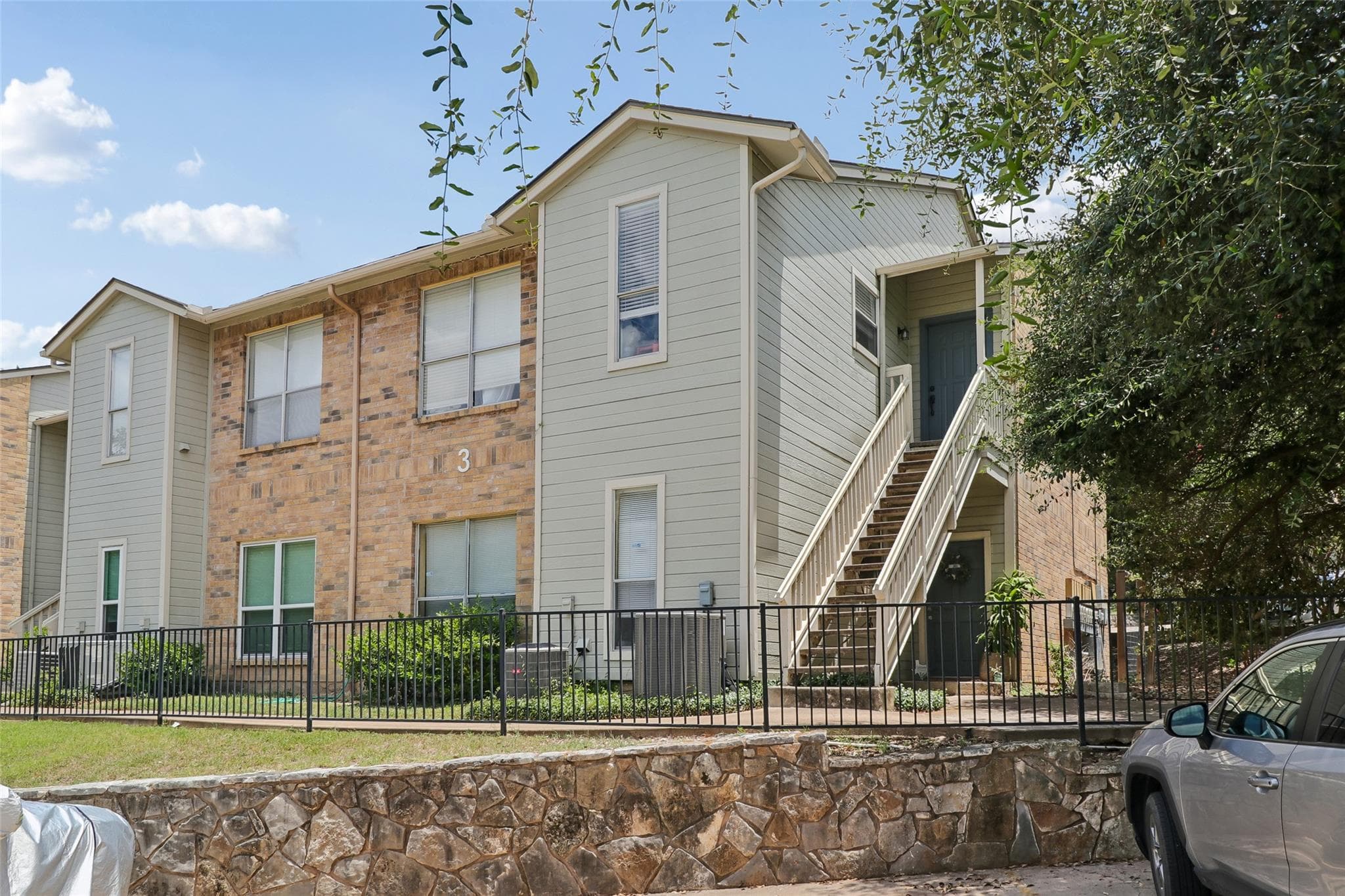 2450 Wickersham Ln #302