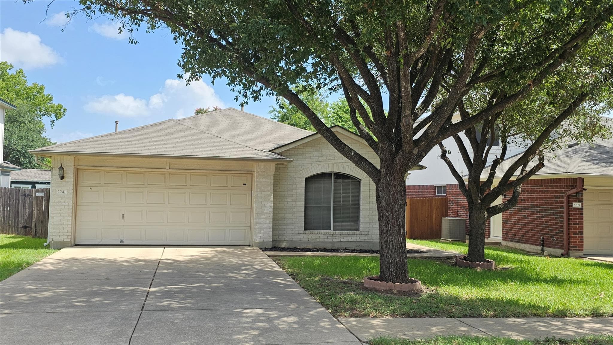 2241 Ada Ln