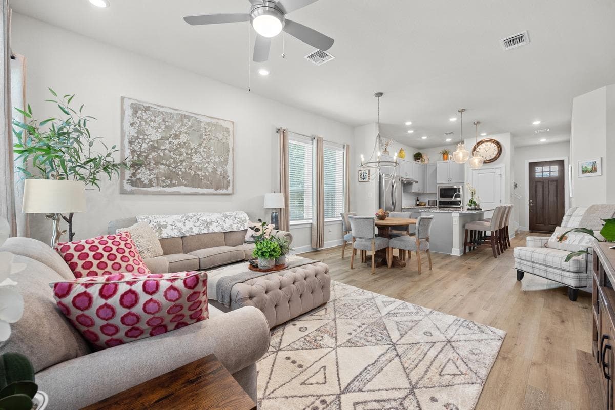 144 Monterey Oak Trl