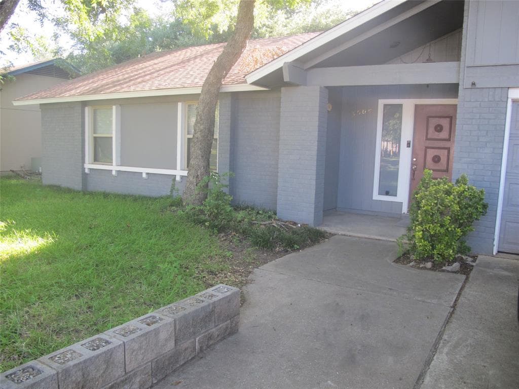 3504 Roanoke Dr