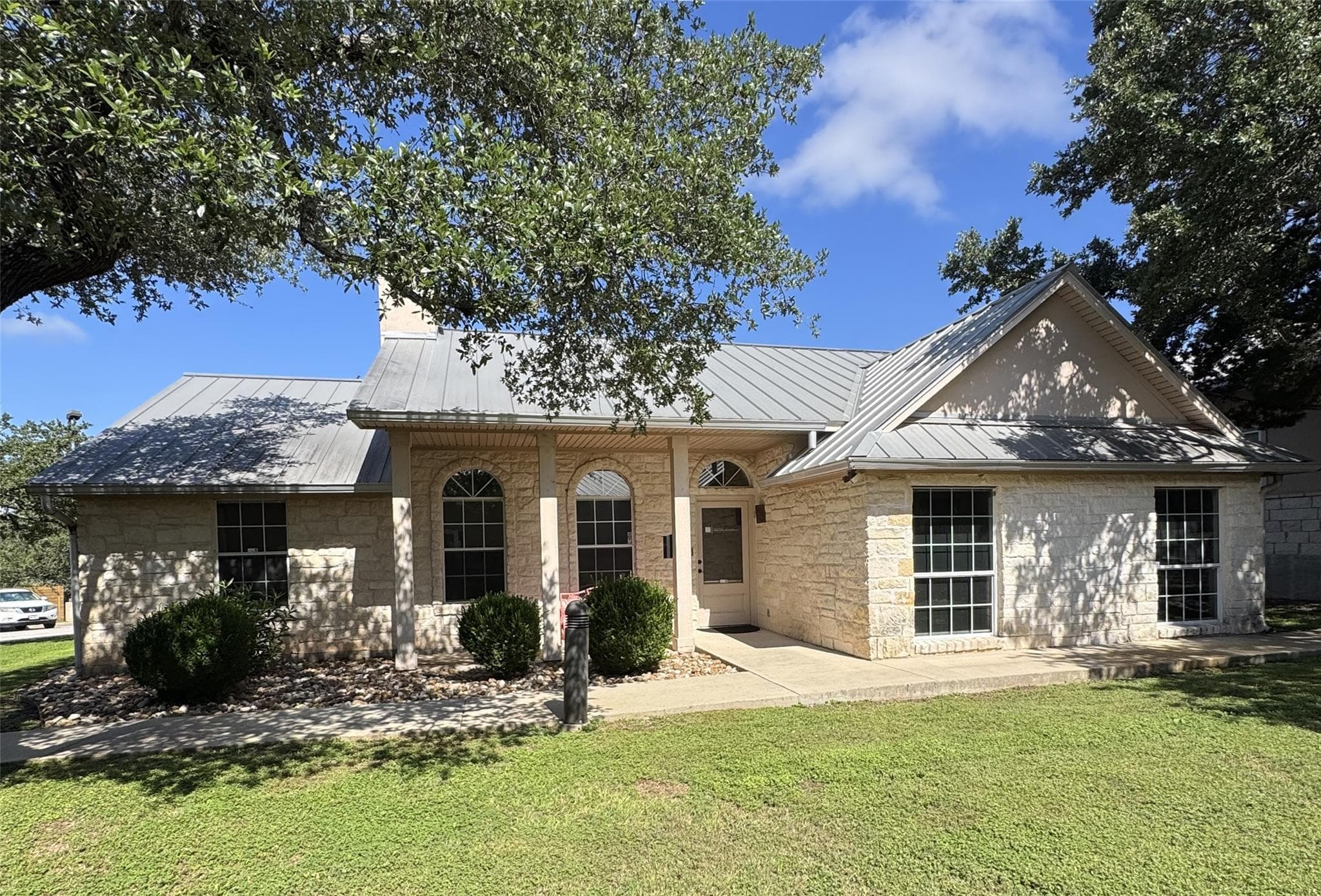2440 E HWY 290 None #B