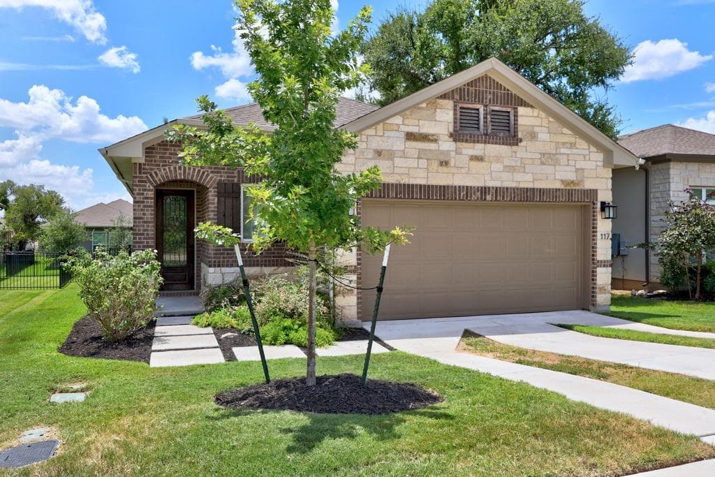117 Monterey Oak Trl